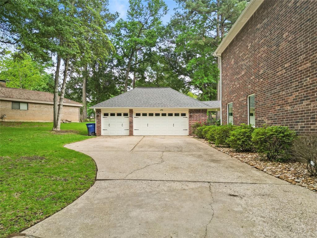 300 Broadmoor Drive, Huntsville, Texas image 32