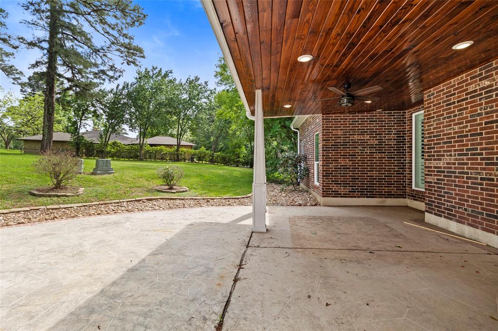 300 Broadmoor Drive, Huntsville, Texas image 30