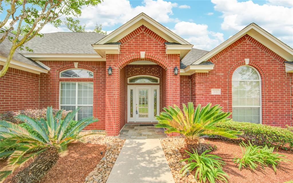306 Williamsburg Avenue, Clute, Texas image 6