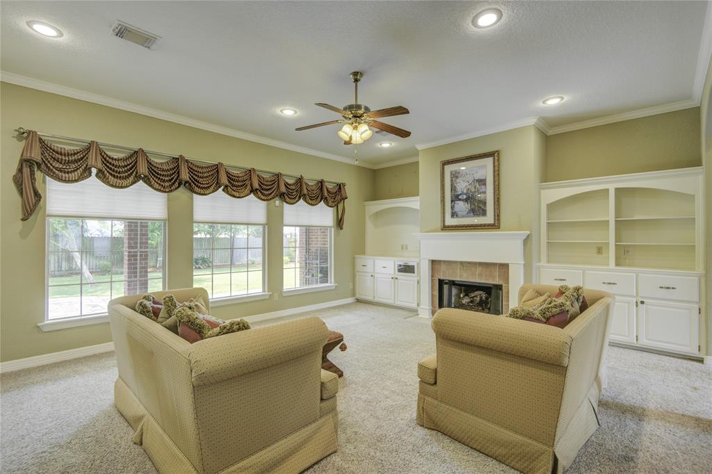 306 Williamsburg Avenue, Clute, Texas image 10