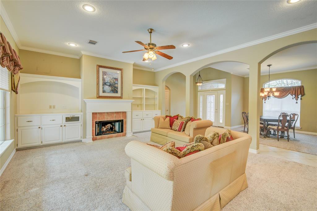 306 Williamsburg Avenue, Clute, Texas image 12