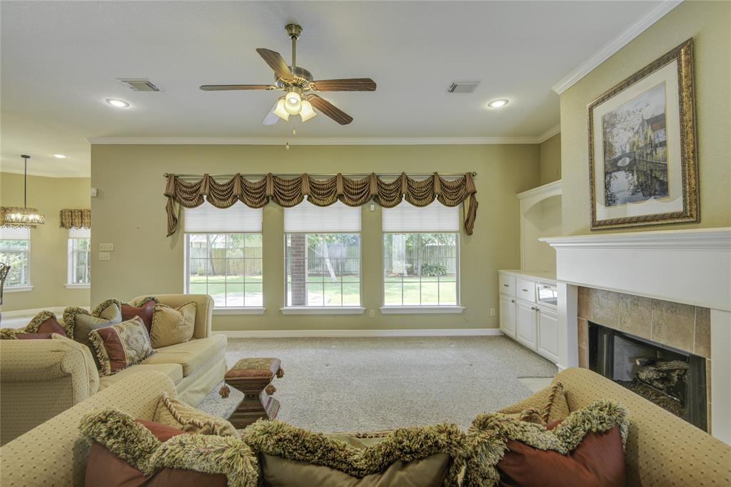306 Williamsburg Avenue, Clute, Texas image 11