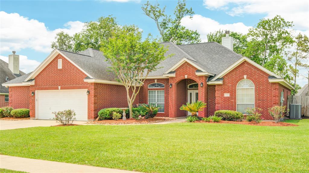 306 Williamsburg Avenue, Clute, Texas image 3