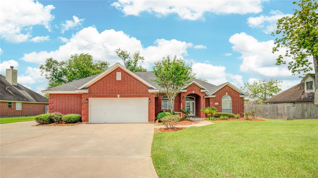 306 Williamsburg Avenue, Clute, Texas image 2