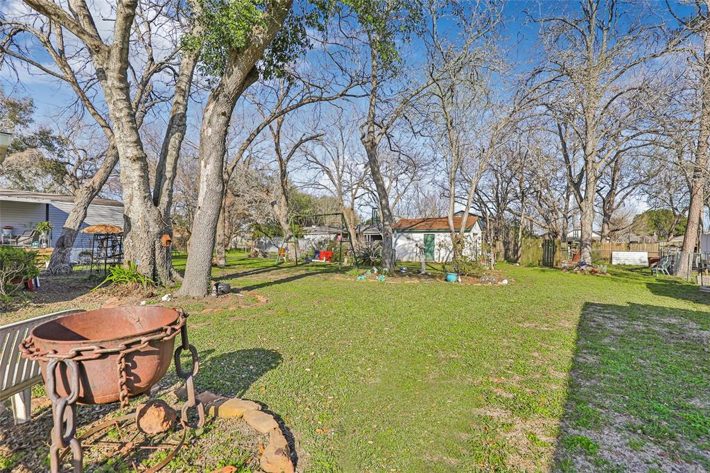 106 N 3rd Street, Highlands, Texas image 7