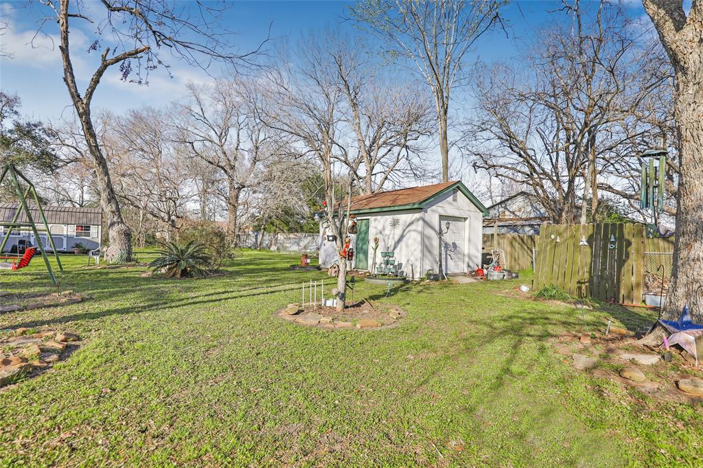 106 N 3rd Street, Highlands, Texas image 8