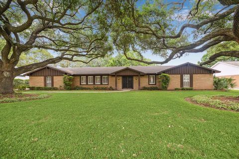 207 Lombardy Drive Sugar Land TX 77478
