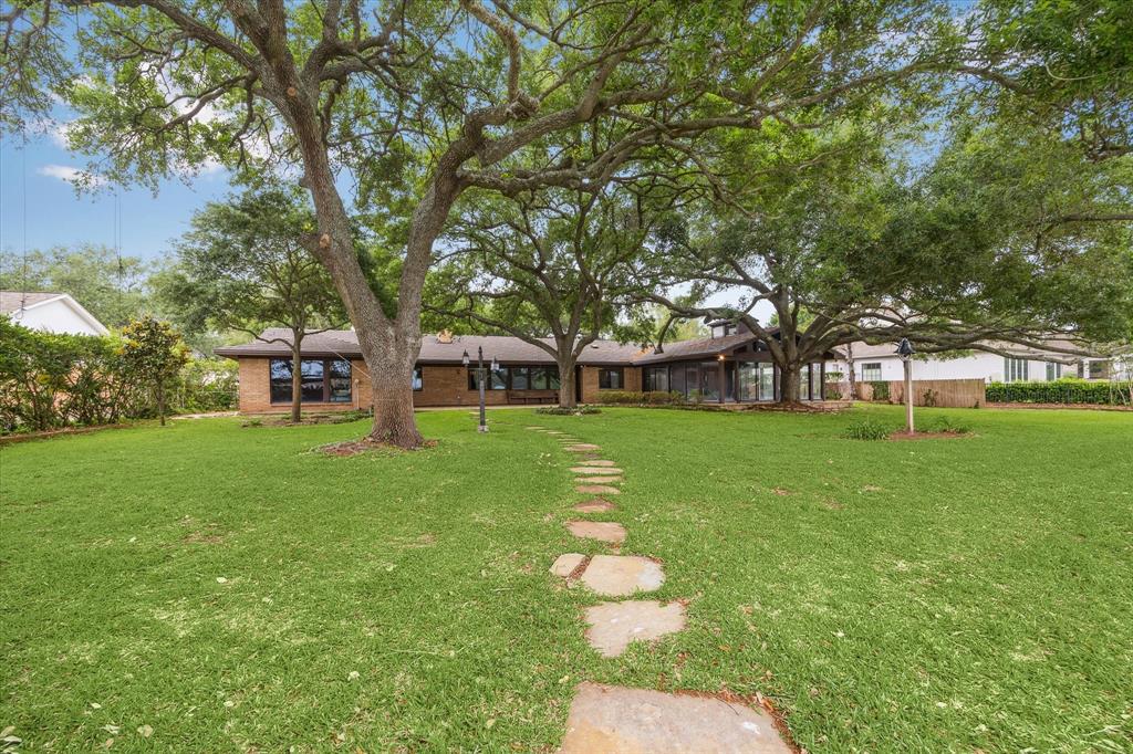 207 Lombardy Drive, Sugar Land, Texas image 47