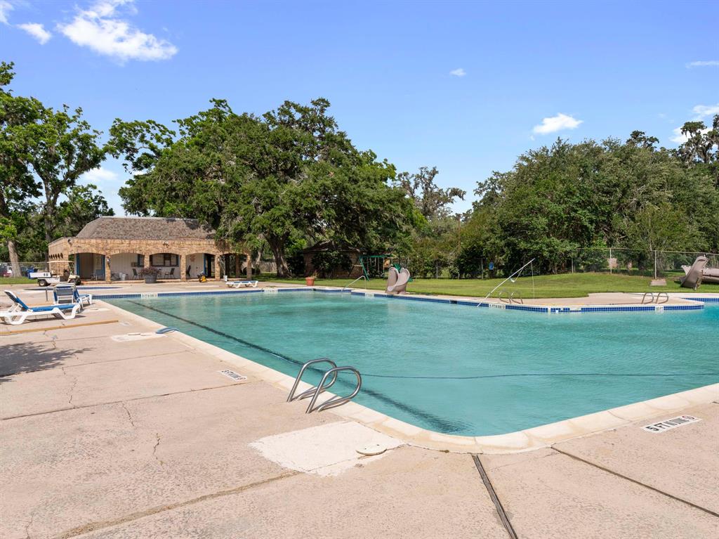 244 Mossy Meadow Drive, West Columbia, Texas image 31