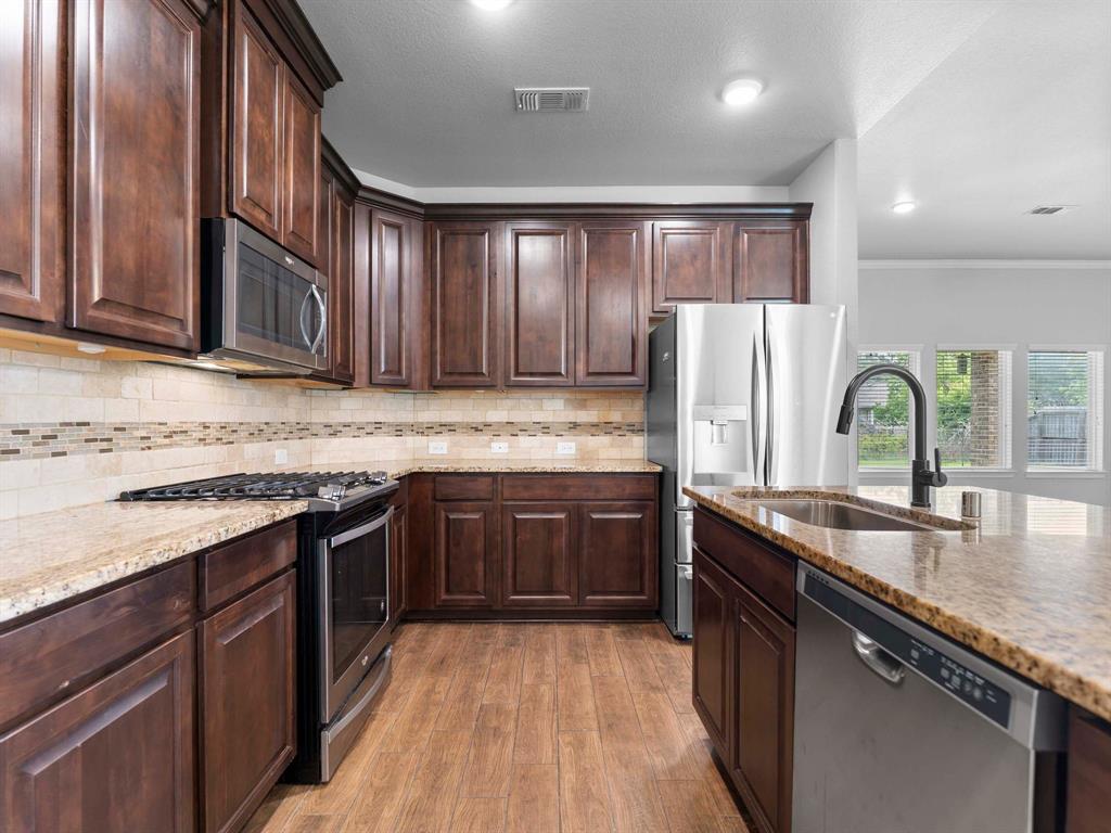 244 Mossy Meadow Drive, West Columbia, Texas image 11