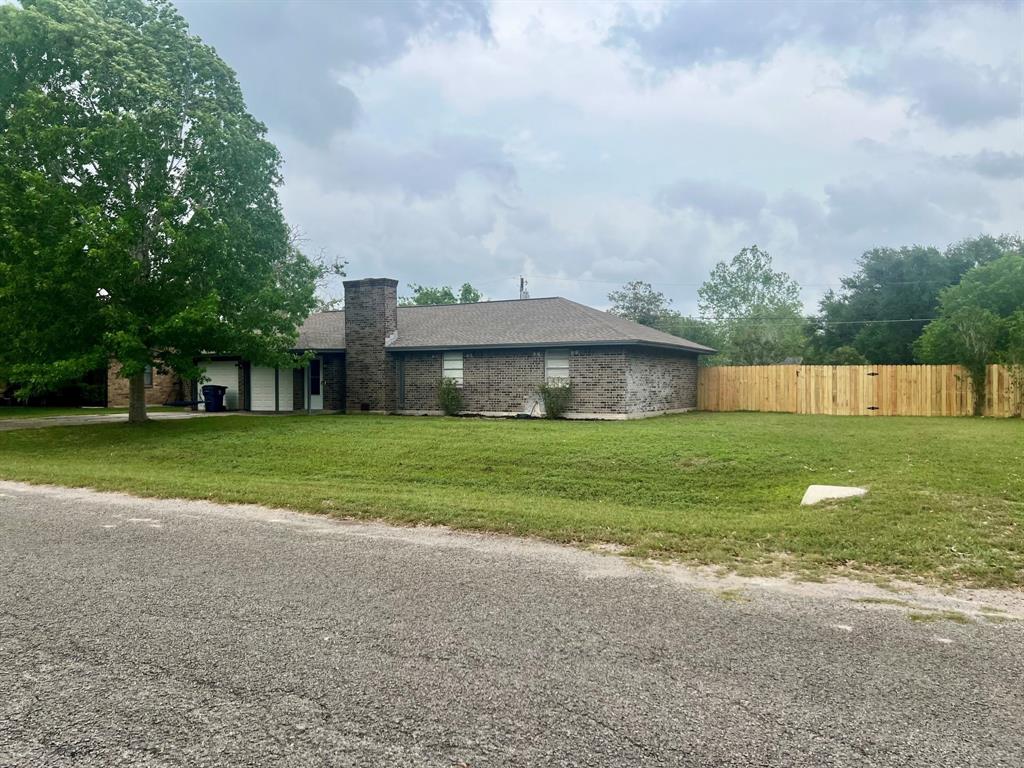 1301 Cherie Brook Drive, Goliad, Texas image 1