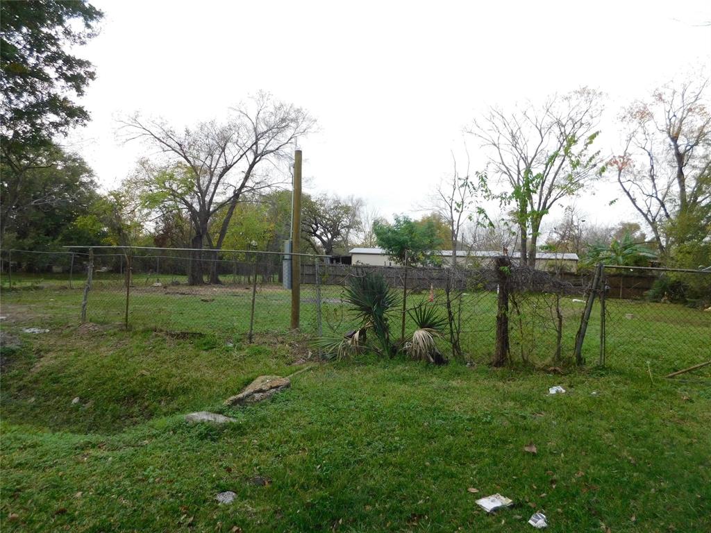 8822 Crestview Drive, Houston, Texas image 5