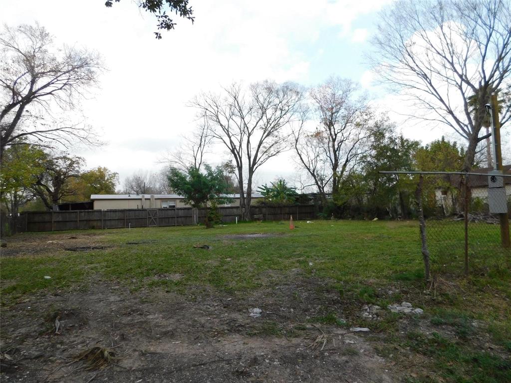 8822 Crestview Drive, Houston, Texas image 1