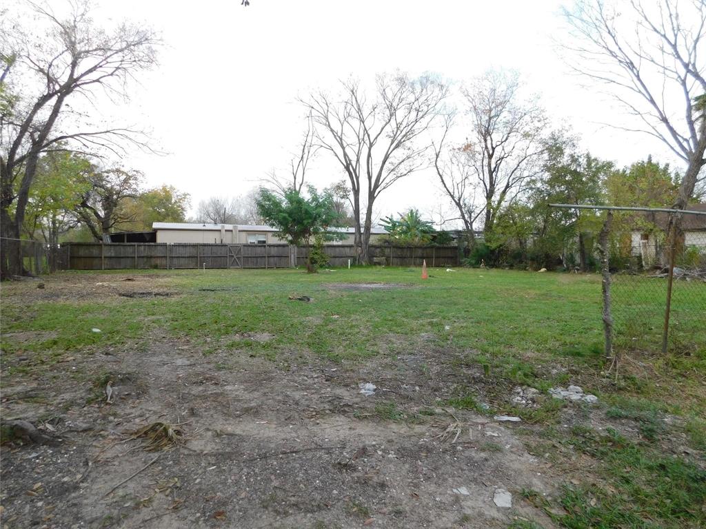 8822 Crestview Drive, Houston, Texas image 6