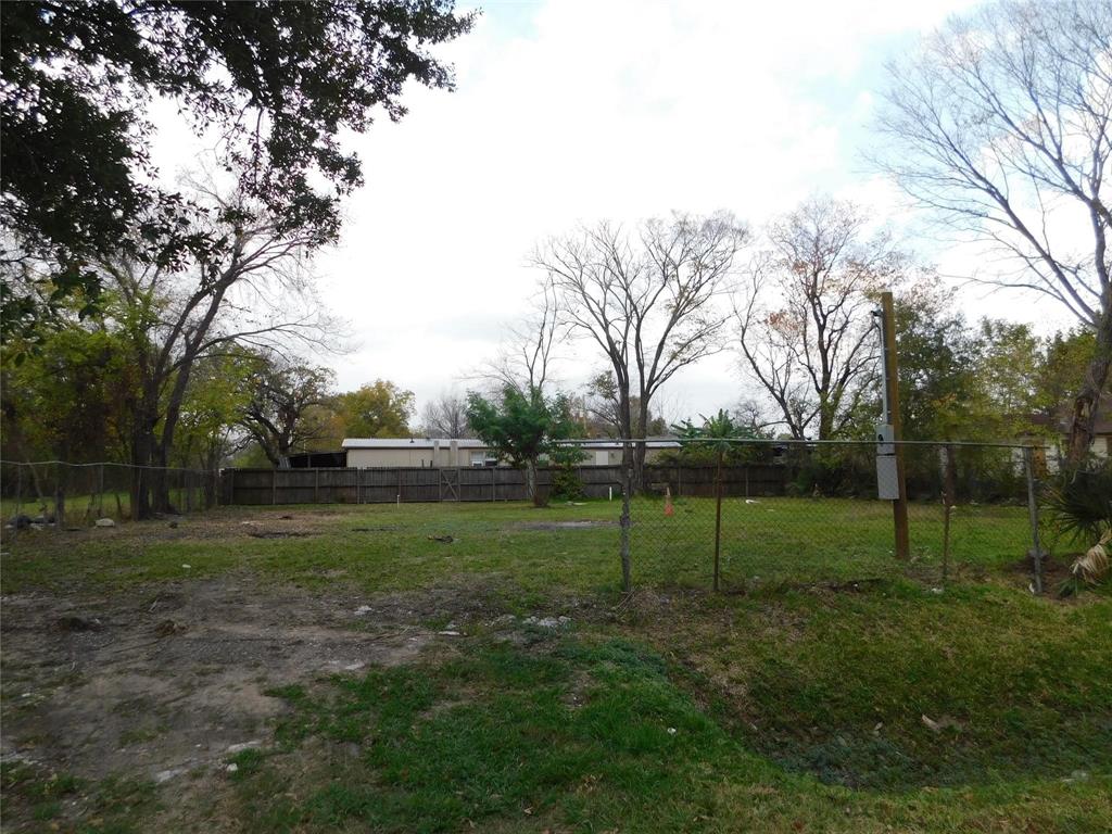 8822 Crestview Drive, Houston, Texas image 2