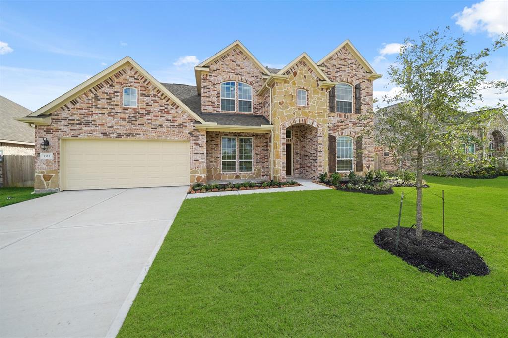 1581 Elm Court, Angleton, Texas image 1