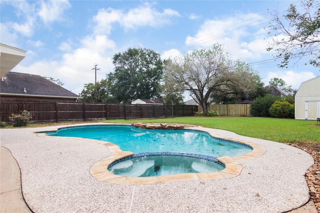 3916 Oak Dale Drive, Pearland, Texas image 3