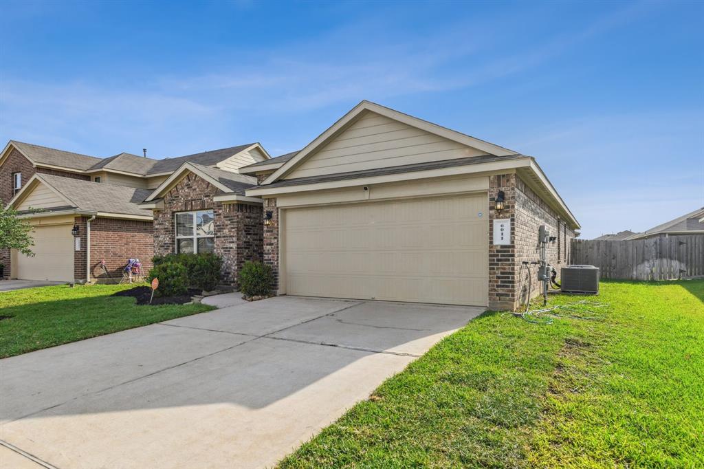 6011 Diantha Street, Katy, Texas image 1
