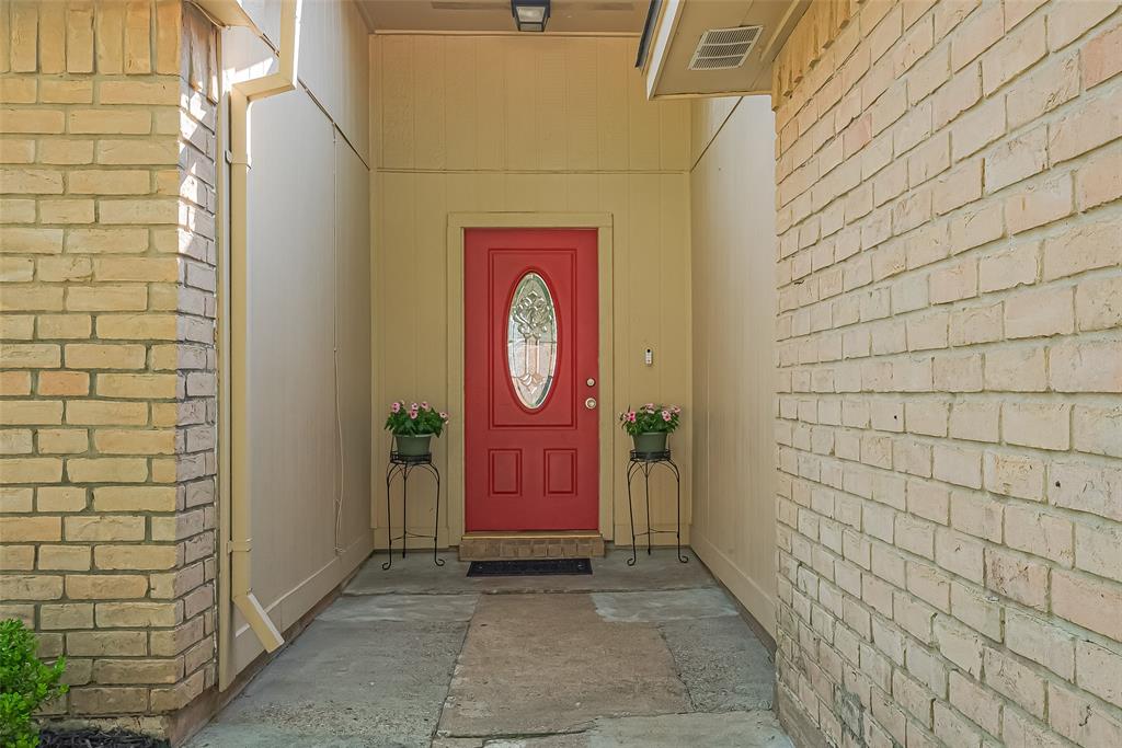 2710 Hazy Creek Drive, Houston, Texas image 2