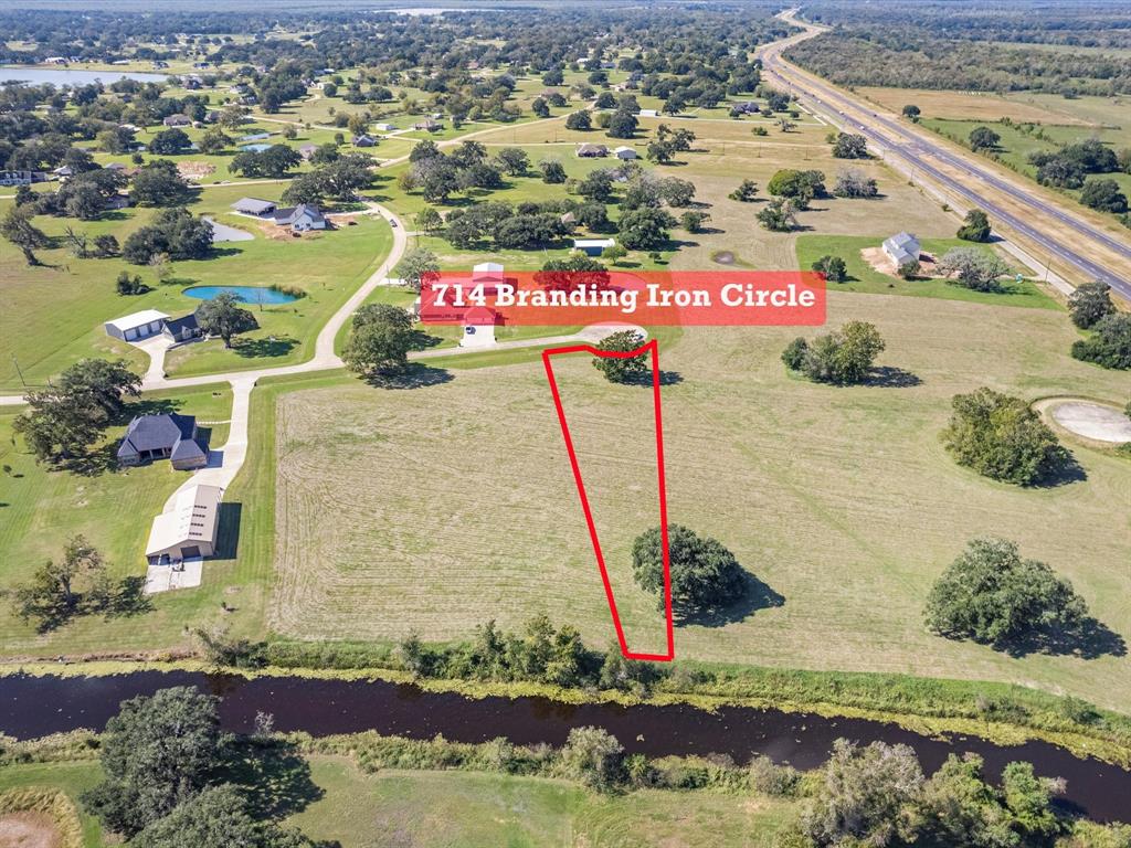 714 Branding Iron Trail, Angleton, Texas image 1