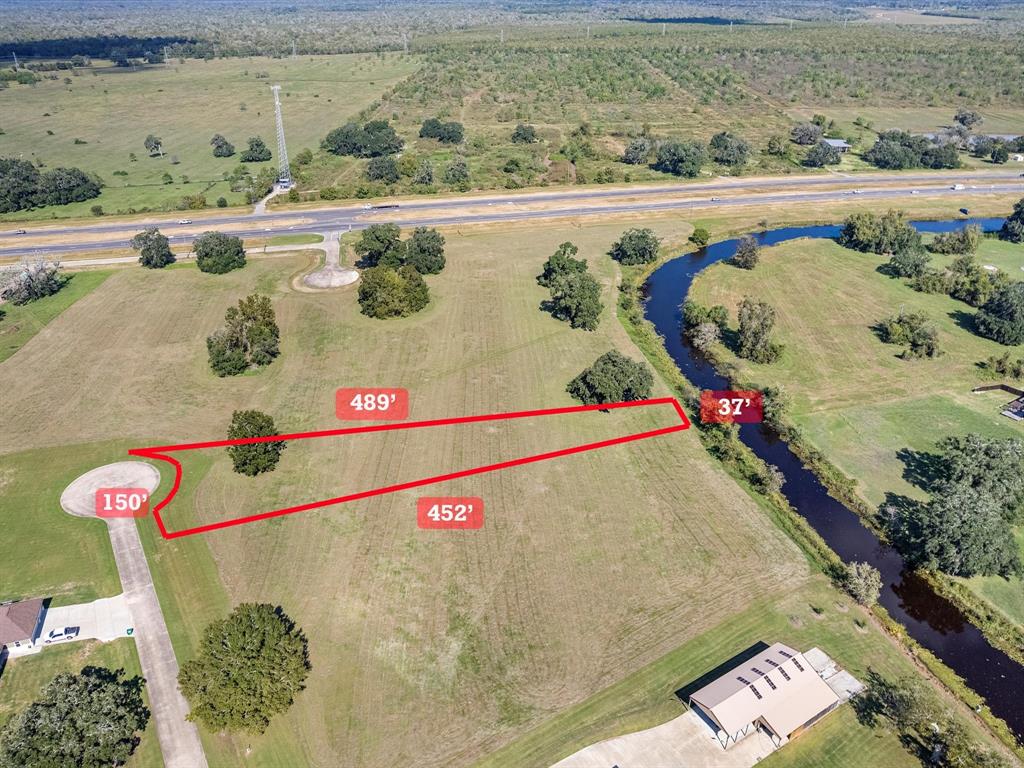 714 Branding Iron Trail, Angleton, Texas image 4