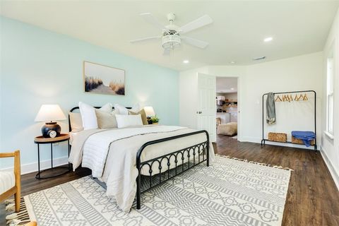 Single Family Residence in Galveston TX 1121 Avenue M 16.jpg