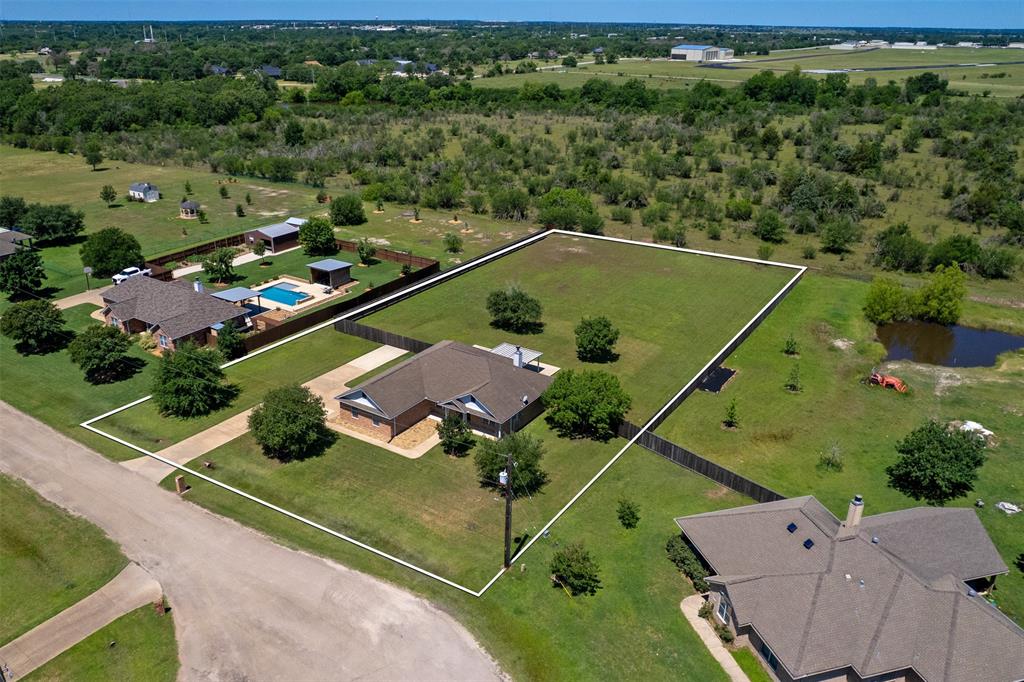 4439 Vintage Hills Drive, Bryan, Texas image 2