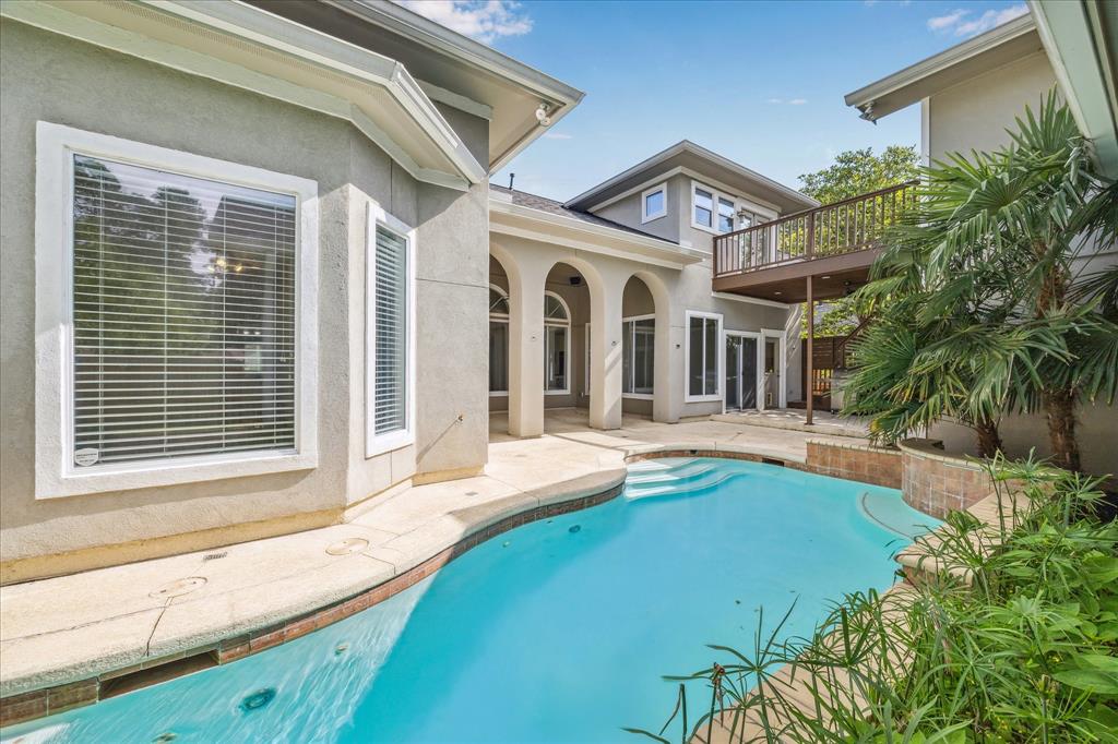 966 Bentwater Drive