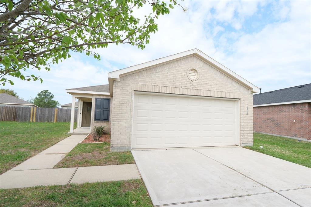 19018 Broken Lance Lane, Cypress, Texas image 1