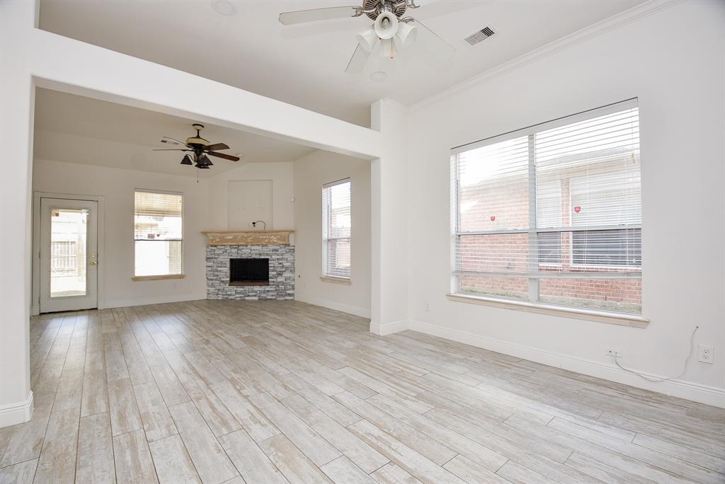 1049 Misty Cliff, Dickinson, Texas image 10