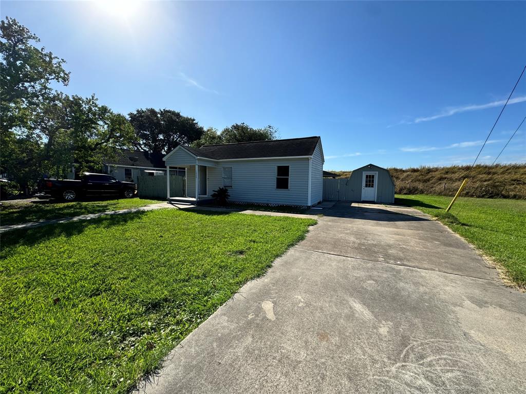 1523 N Avenue F, Freeport, Texas image 1