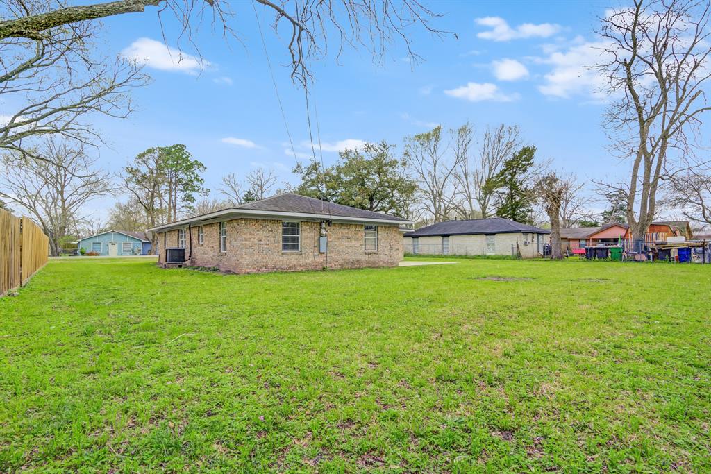 1406 W Talmage Street, Alvin, Texas image 38