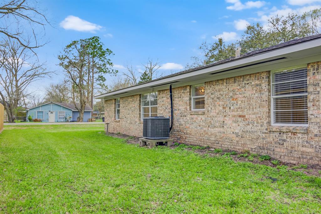 1406 W Talmage Street, Alvin, Texas image 34