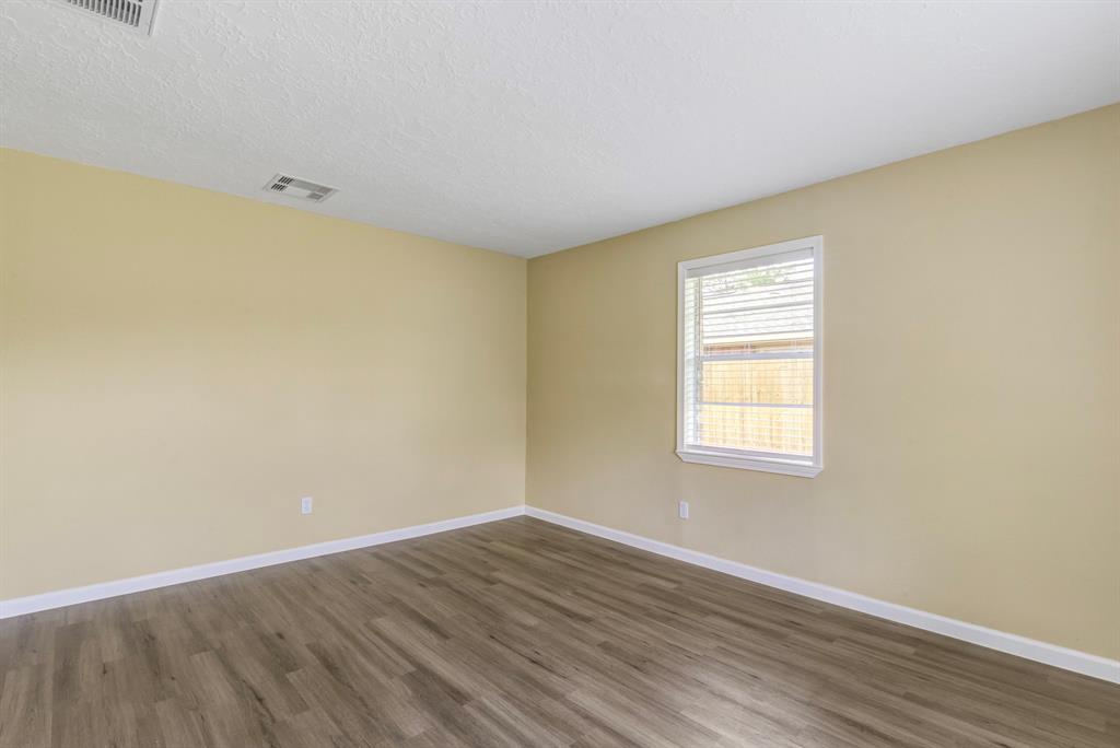 1406 W Talmage Street, Alvin, Texas image 19