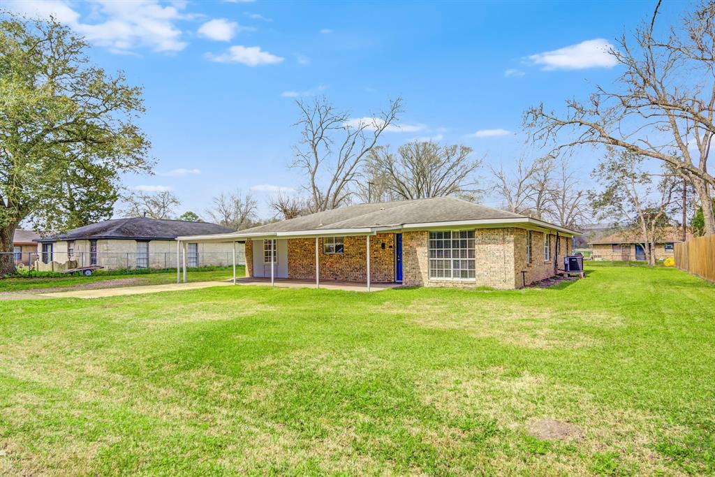 1406 W Talmage Street, Alvin, Texas image 3