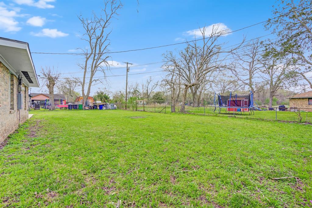 1406 W Talmage Street, Alvin, Texas image 35