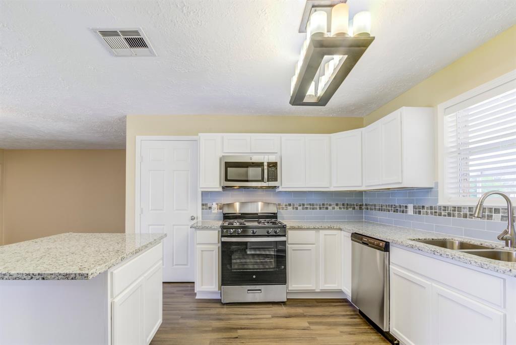 1406 W Talmage Street, Alvin, Texas image 12