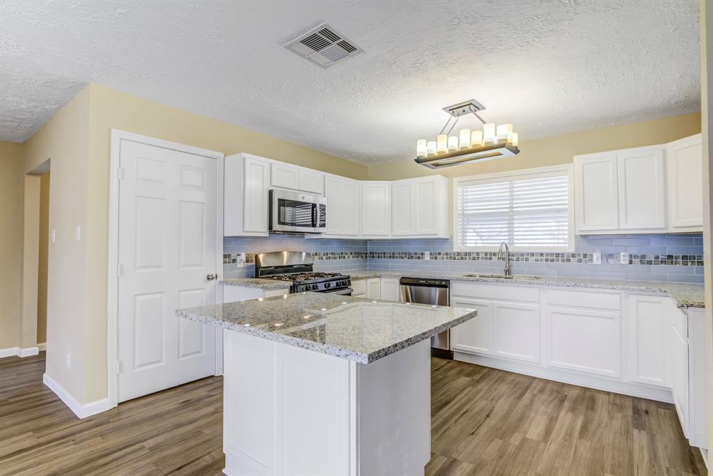 1406 W Talmage Street, Alvin, Texas image 11