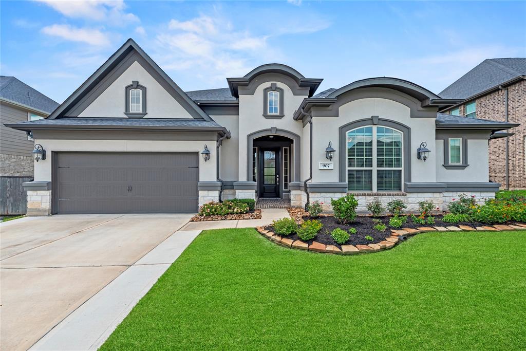 907 Falcon Hollow Lane, Pinehurst, Texas image 1
