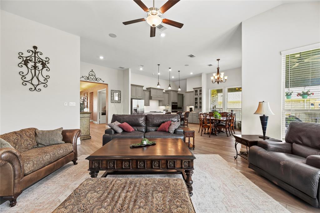 907 Falcon Hollow Lane, Pinehurst, Texas image 10
