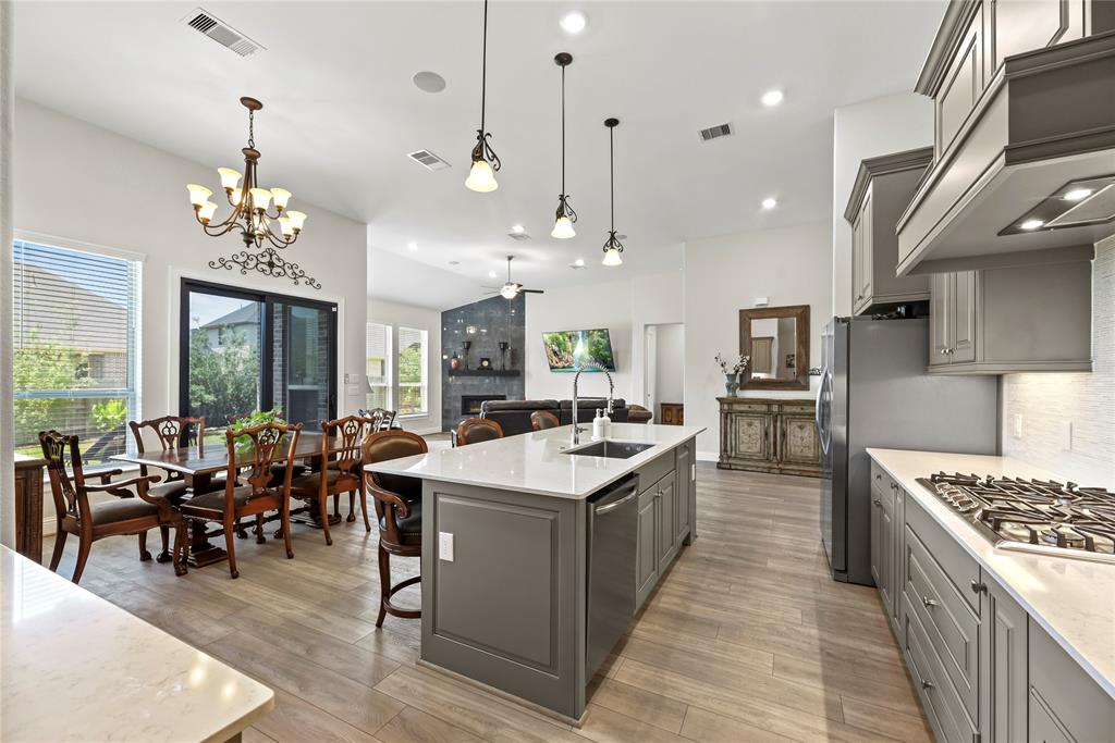 907 Falcon Hollow Lane, Pinehurst, Texas image 14
