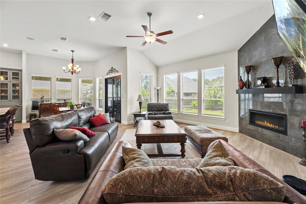 907 Falcon Hollow Lane, Pinehurst, Texas image 7