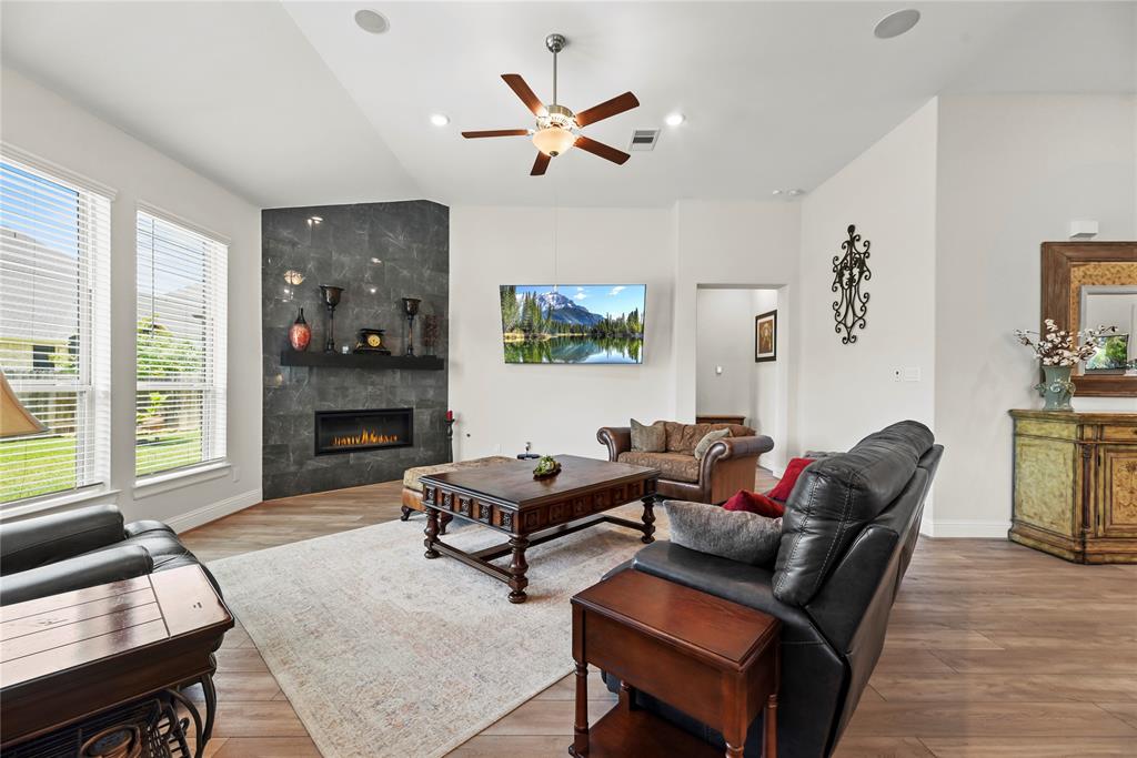 907 Falcon Hollow Lane, Pinehurst, Texas image 9