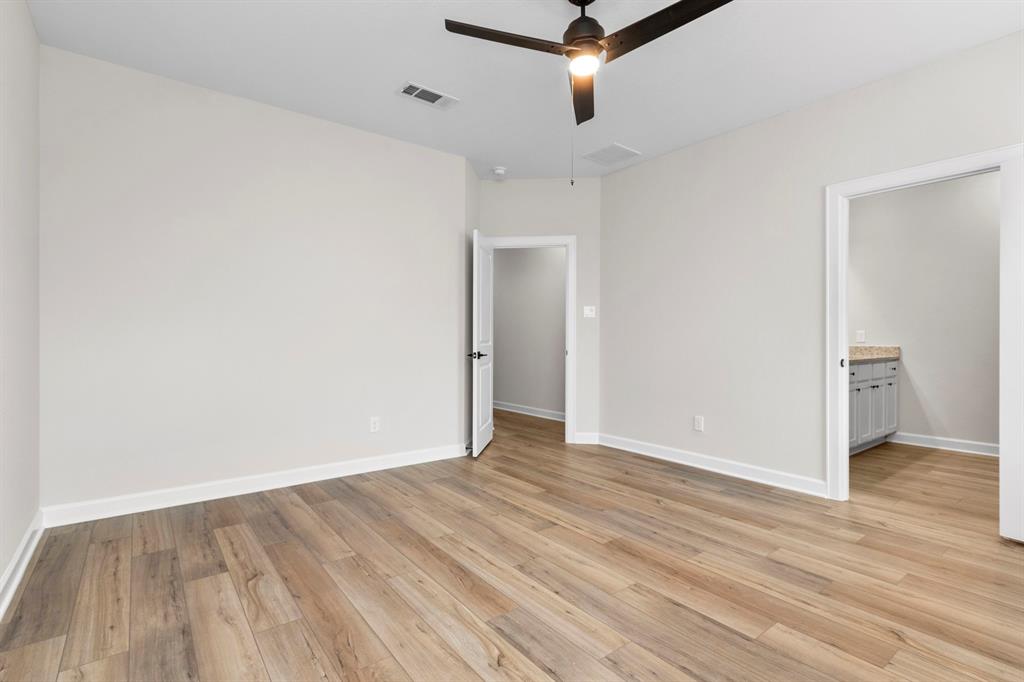 1010 Whispering Winds Drive, Beasley, Texas image 11