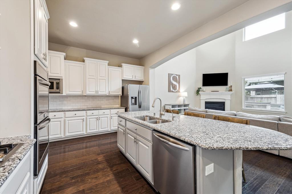 927 Hunter Ridge Court, Conroe, Texas image 9