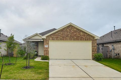 Single Family Residence in Baytown TX 4334 Palmetto Grove Lane.jpg