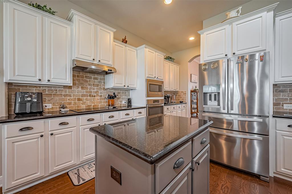11626 Kings Point Boulevard, Mont Belvieu, Texas image 18