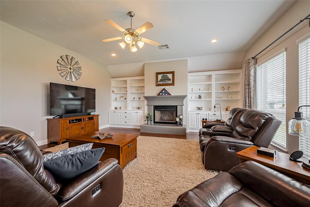 11626 Kings Point Boulevard, Mont Belvieu, Texas image 10