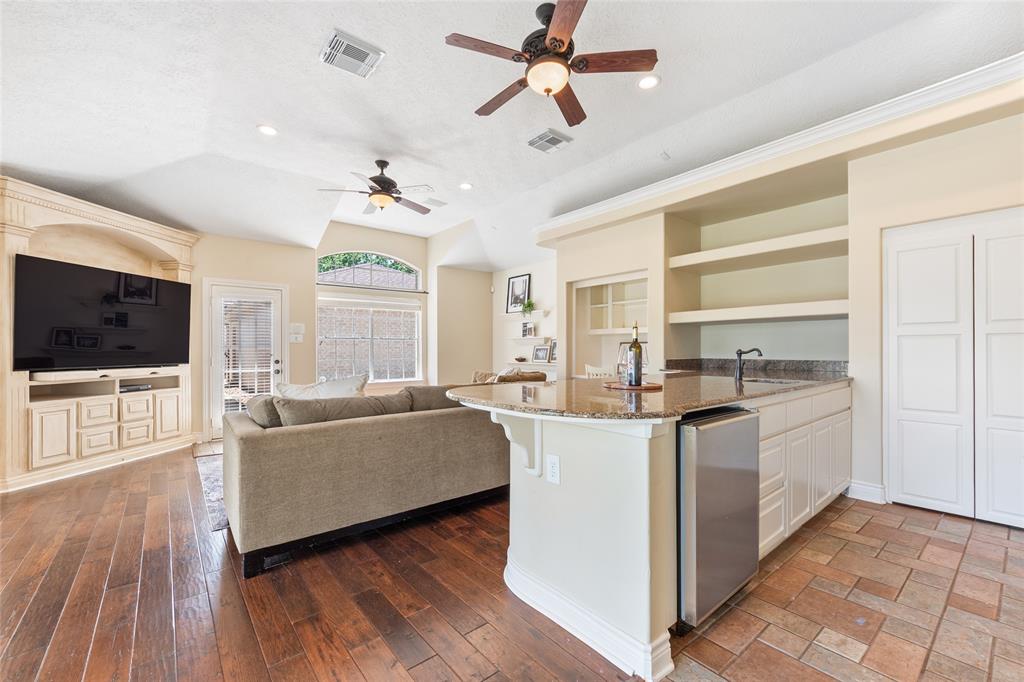 904 Pine Hollow Drive, Friendswood, Texas image 22