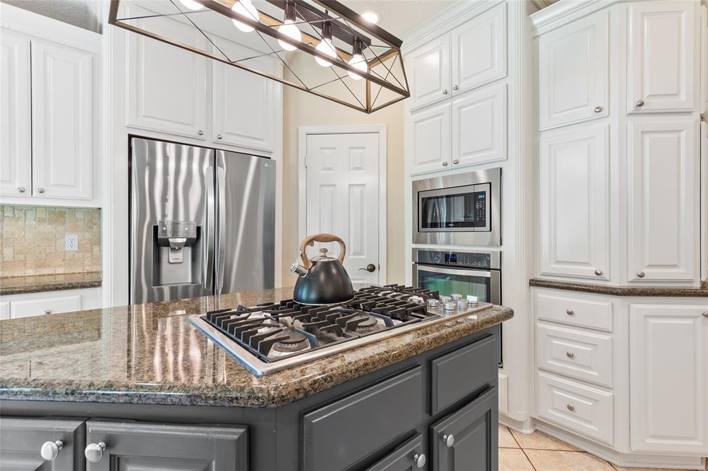 904 Pine Hollow Drive, Friendswood, Texas image 9